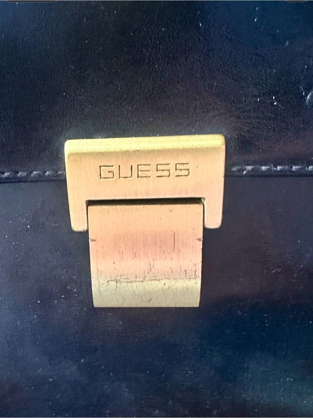 Vintage GUESS BY MARCIANO 90s Minimalist Structured Leather Purse w/ Brass Logo - Picture 3 of 10
